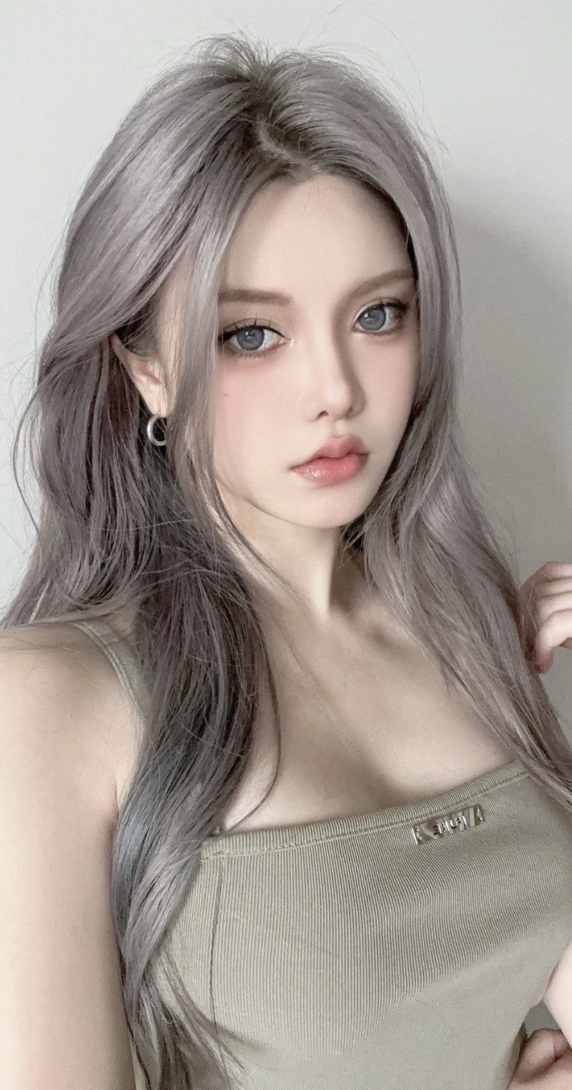 奶奶灰适合肤色:白皮