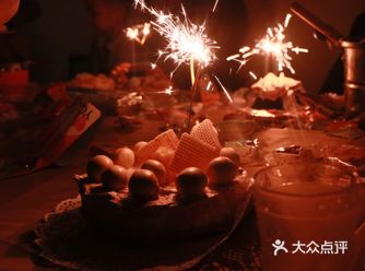 这里是睦一艺术空间 参加了睦一画室的生日趴