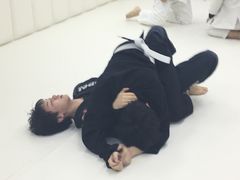 -菠萝格斗巴西柔术训练馆