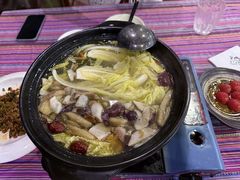 -香巴拉云南餐厅(华莱坞店)