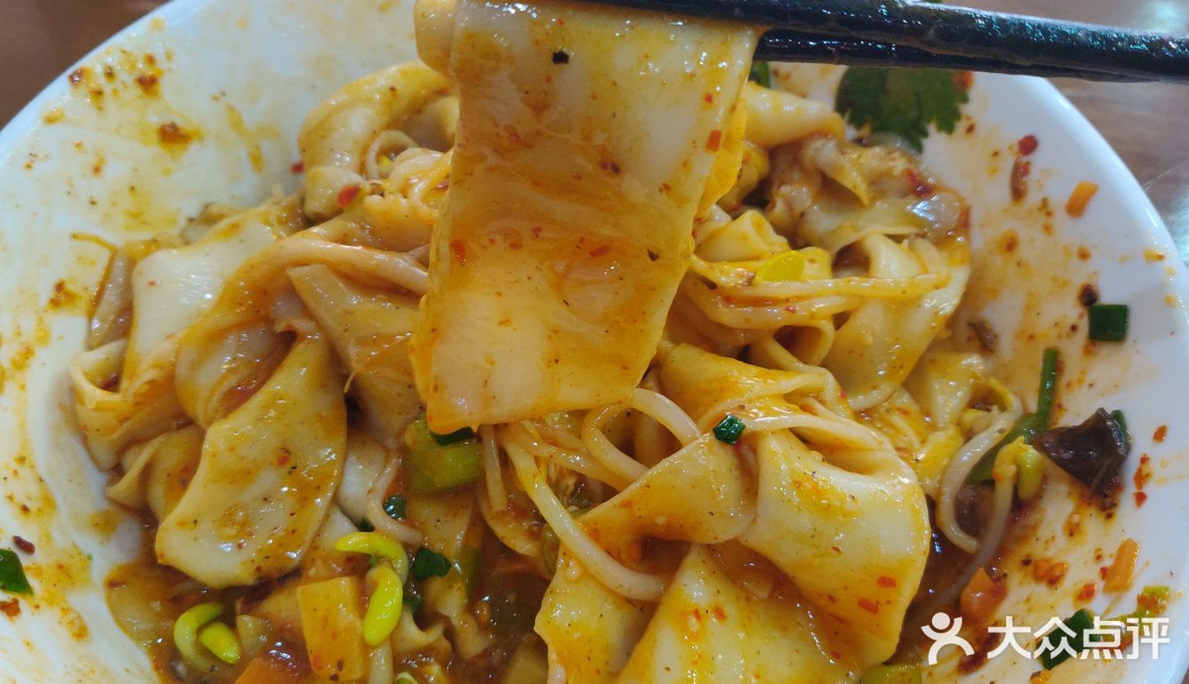 饿极了的白三岁此时能吃下一头牛，什么快吃什么