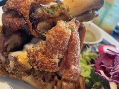 -Chom Cafe and Restaurant