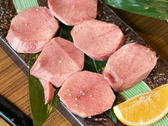 上等厚切牛舌-炼火烤肉店