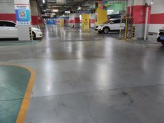 -爱琴海购物公园-地下停车场