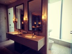 -成都华尔道夫酒店游泳池