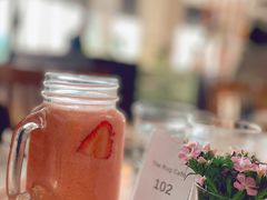 菠萝草莓汁-The Rug Cafe(王府中环店)