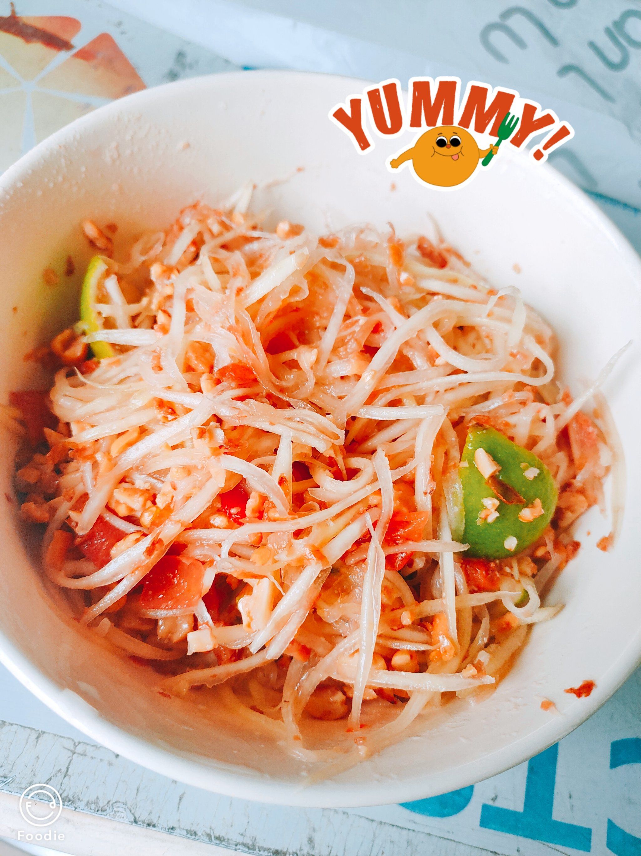 看dy泰国大妈做的泰国青木瓜沙律,一边看