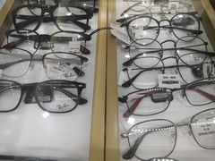 -美式眼镜·授权蔡司.依视路.尼康.豪雅.明月(人民广场店)