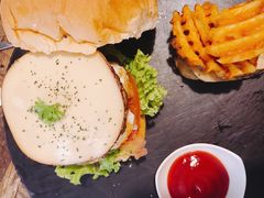 -HIGH FIVE哈福手工汉堡(桂林路店)