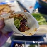 这一口烤肉卷饼太对味了