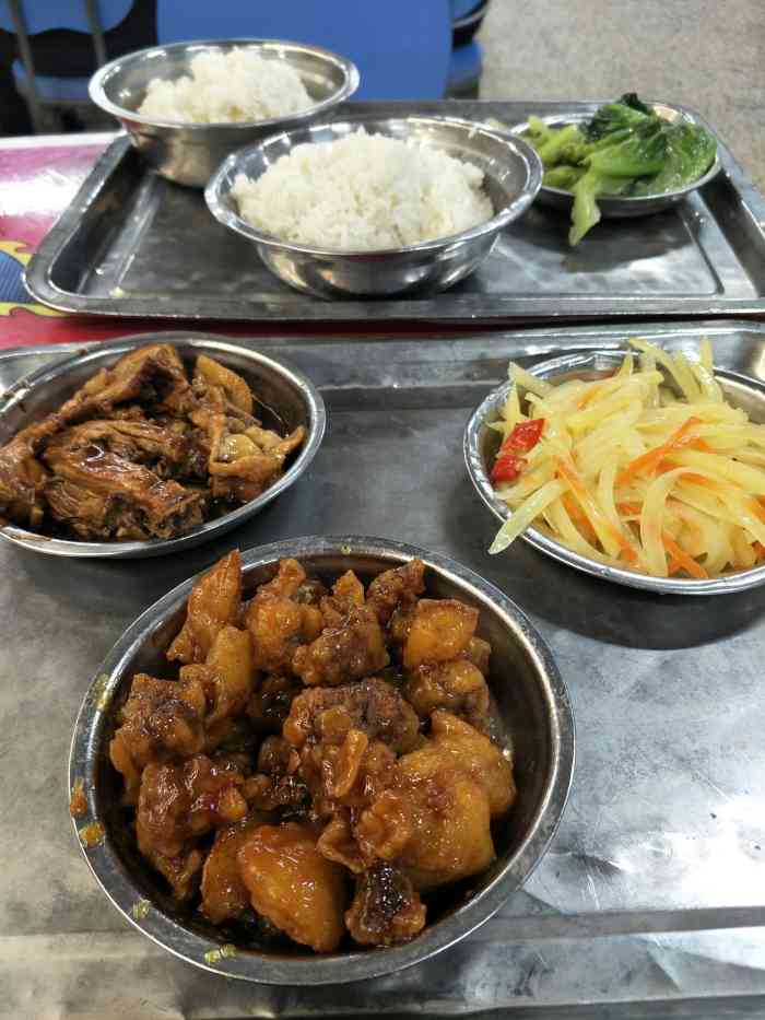 北区食堂重新装修后一下子逼格就提高了一个档次但是一些好吃的菜也没
