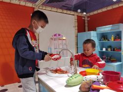 -LuckyStar幸运星家庭娱乐中心(东莞国贸店)