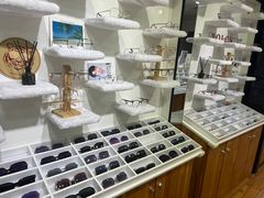 -MiRi眼镜·蔡司·星趣控·尼康控优点视觉合作店(南京东路店)