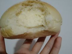 爆浆榴莲芝士面包-啊噗吐呦现场烘焙(麦凯乐店)