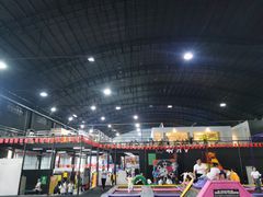 -嘿哟动霸CHUA·新潮玩运动娱乐中心·蹦床滑冰团建乐园