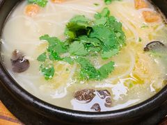 蒙自过桥米线-麦麦山云南菜(复地活力城店)