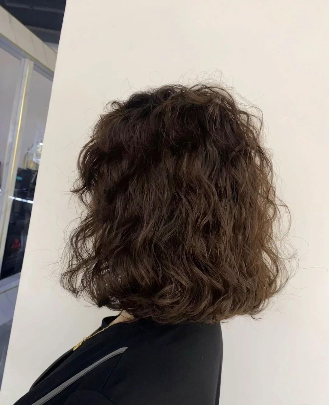 短发尴尬期烫了个满头卷