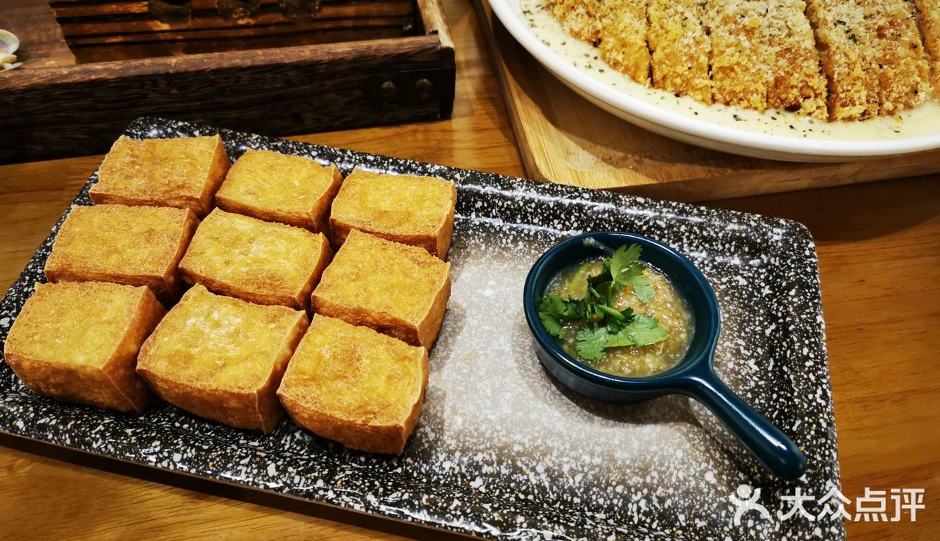 蛋很滑，一个人吃真的超级饱，份量足，炸豆腐外焦里嫩