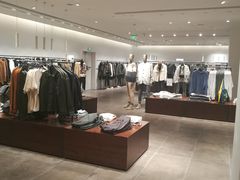 -URBAN REVIVO(高德置地广场·春广场店)