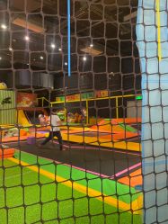 -蹦蹦跳跳(新奥购物中心店)