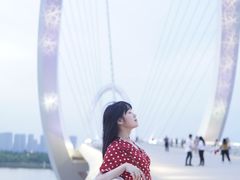 -南京眼步行桥