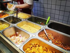 自助取餐区-三兄弟高炉烧饼