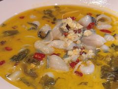 招牌勾魂酸菜鱼-梁记粥铺(开元地中海店)