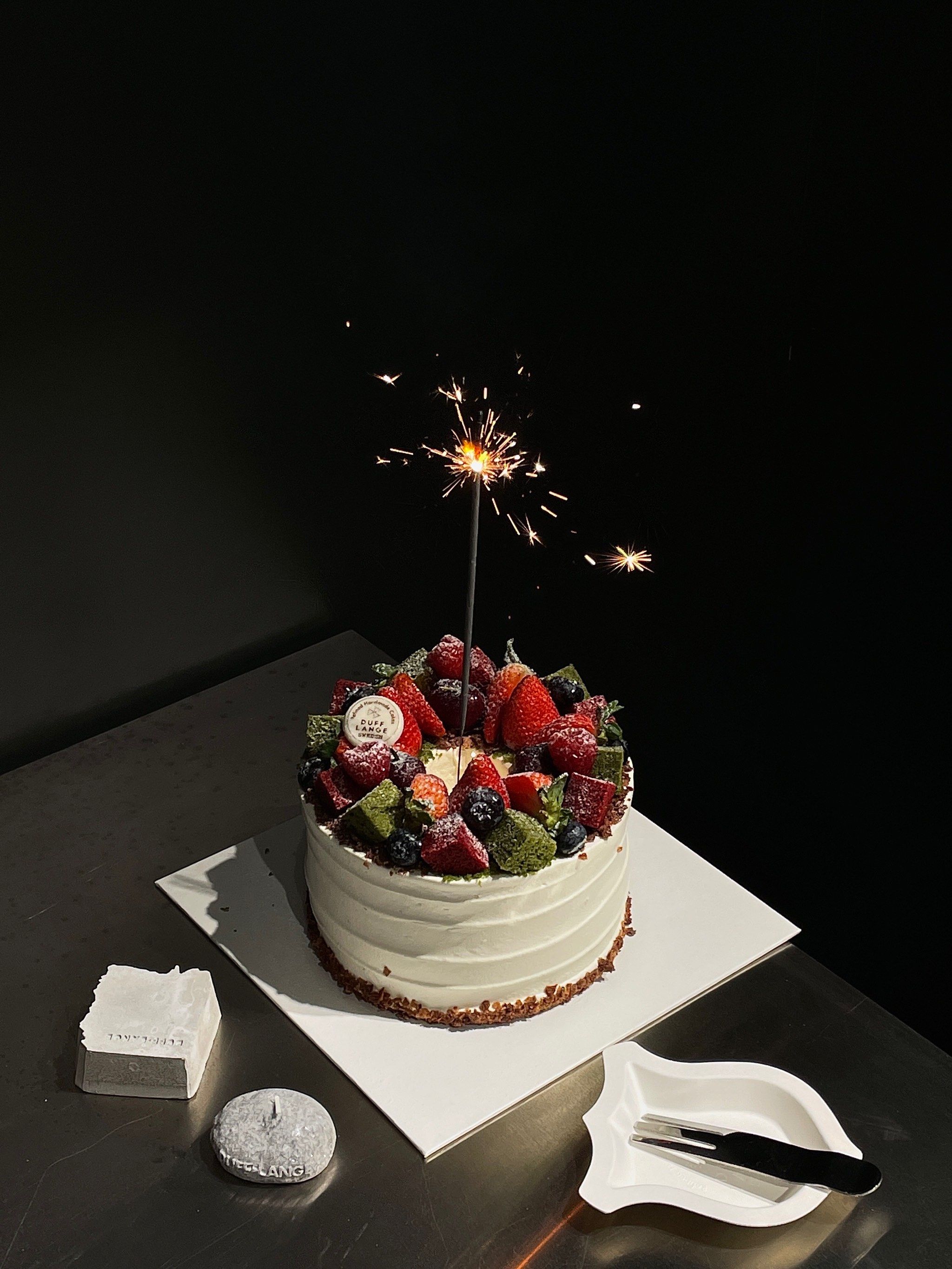 在成都!我终于拥有了暗黑氛围感烟花蛋糕!