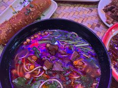 -爆炸头阿姨小四川正宗川味小吃(无任何分店)