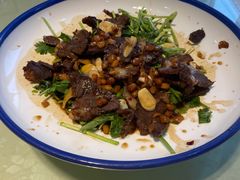 香菜拌牛肉-漫渡庄绿岛花园•隐世庭园菜(滨湖店)