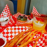 观音山这家新晋网红店，橙色帐篷，黄色的小楼
