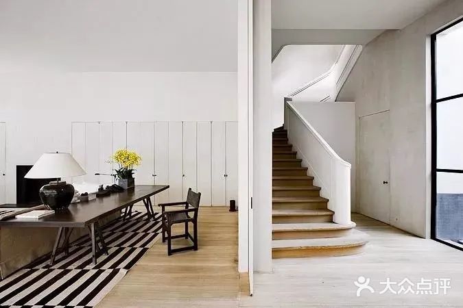 被改造后的建筑还是很有魅力的 原本建筑结构就是一大特
