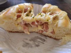 玉米芝士热狗包-风车面包