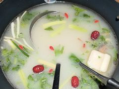 -贵厨酸汤牛肉(小十字店)