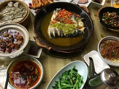 -阿瓦山寨·湘菜现炒·剁椒鱼头王(咸阳总店)
