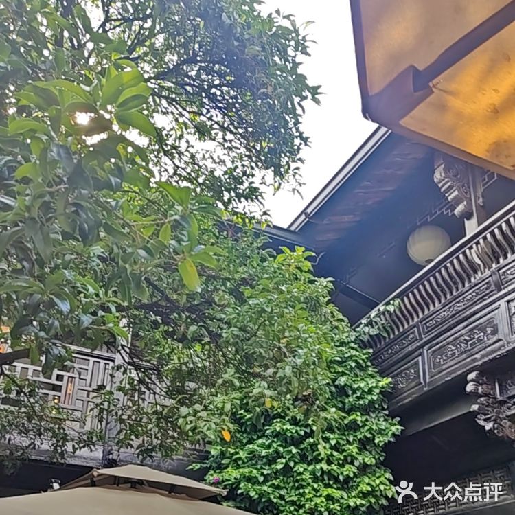 丽江古城屋顶咖啡