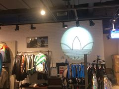 -阿迪达斯(武林银泰三叶草店)