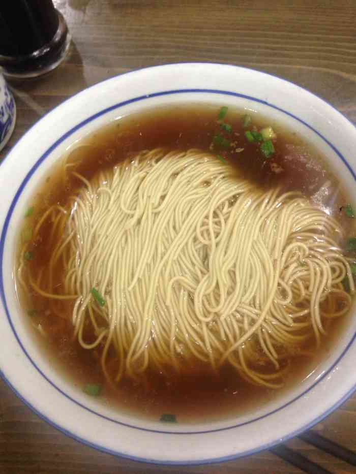打分 第一次吃苏式面,料和面是分开放的,面条有点硬,但是挺好吃,汤全