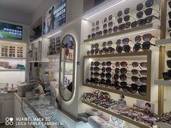 -新视达眼镜店·蔡司·依视路(名镜苑店)