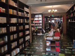 -钟书阁(松江泰晤士小镇店)