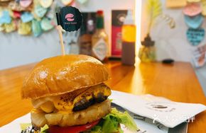 Wagyu Pineapple Burger