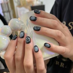 -芊屿芊浔美甲
