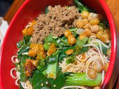 -爆炸头阿姨小四川正宗川味小吃(无任何分店)