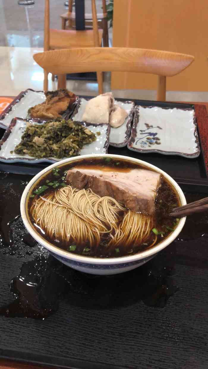 奥灶面馆(沙家浜店)-"逛完沙家浜,肚子饿,在点评上找了家比较近.