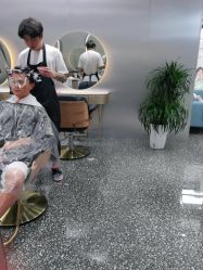 -Tloml salon