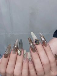 -花岐款式专研健康美甲沙龙