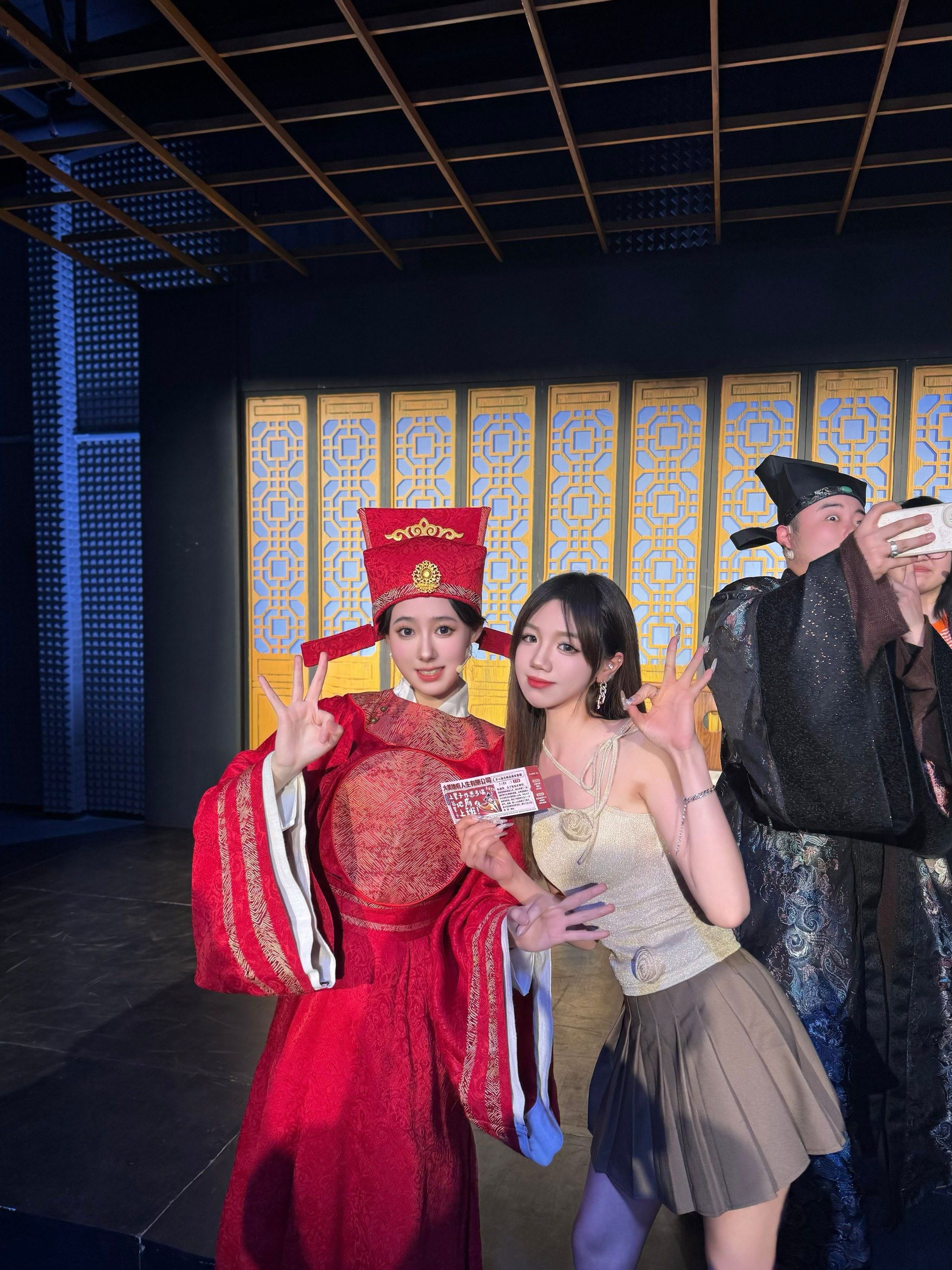 零距离体验和开心麻花演员合影啦