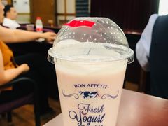 草莓酸奶饮品-巴黎贝甜(大宁国际商业广场店)