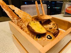 餐前面包-Flame秀扒房西餐厅·石家庄希尔顿酒店