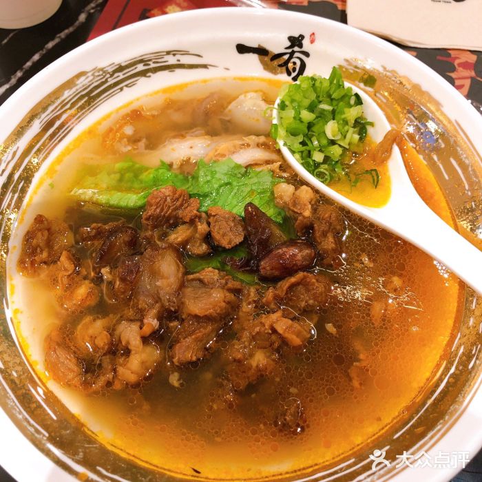 一肴·牛肉粿条(罗湖万象店)牛杂拼牛腩粿条图片